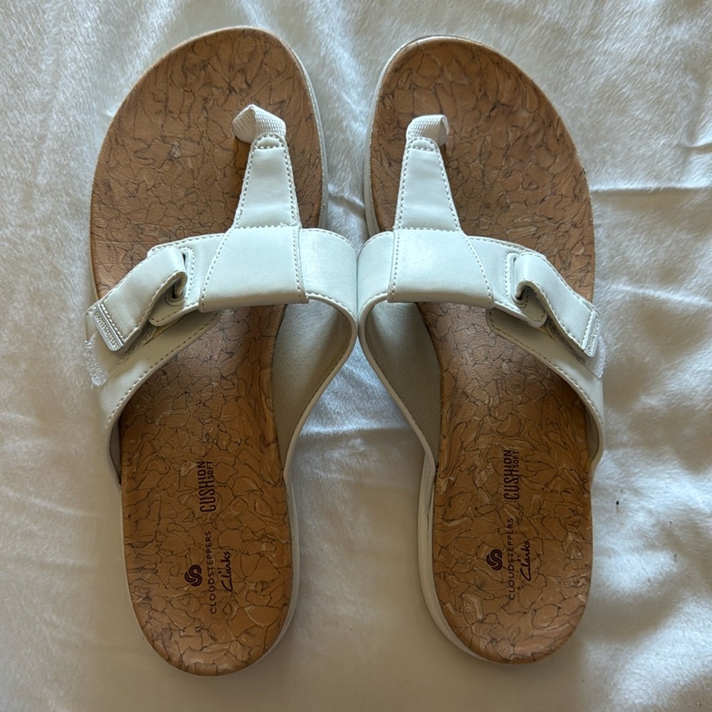 CLARK CUSHION SOFT WHITE SANDALLS